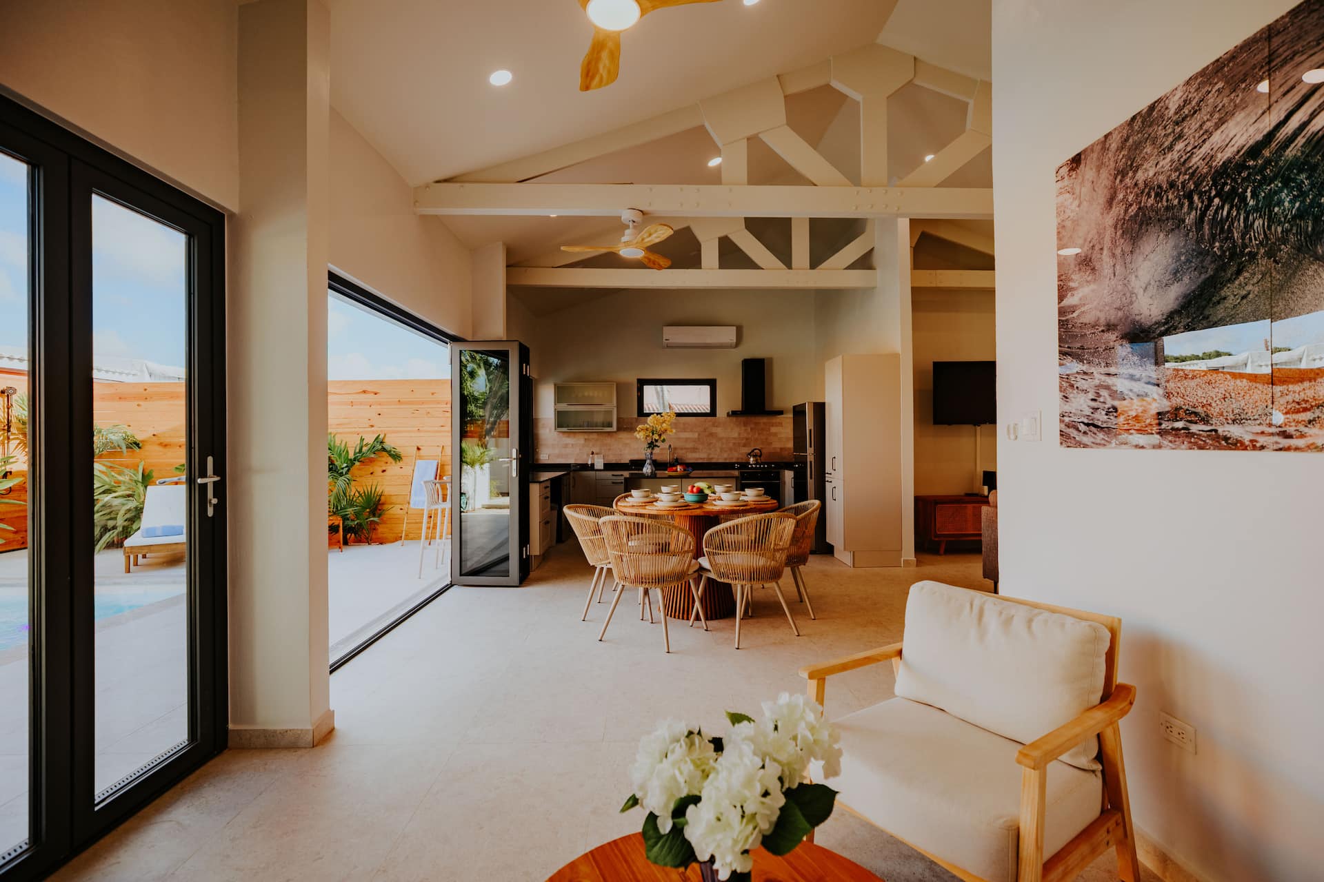 Brand new Villa, 2 min walk to Ocean, Pool, BBQ