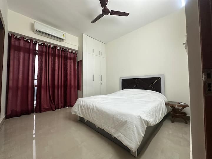 Place Near Medanta Hospital |Fast Wi-fi | Kitchen - Lucknow