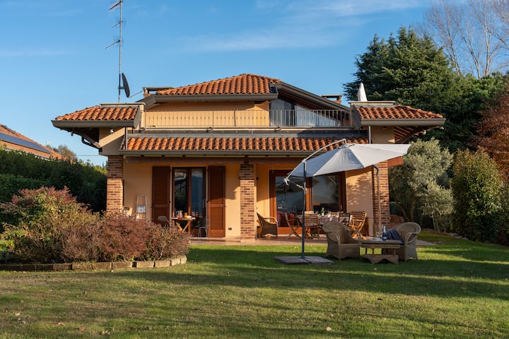 Riviera Villa with access to the Lake