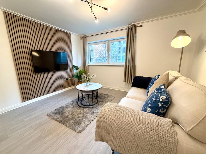 Spacious Apartment In Cardiff Bay With Parking - Cardiff
