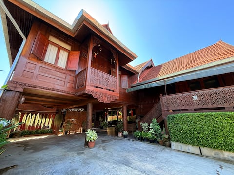 Nirin : 4 BR Spacious Thai Teak House in Wat Ket