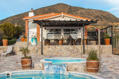 Villa de La Rosa with Pool & BBQ Area Wine Country