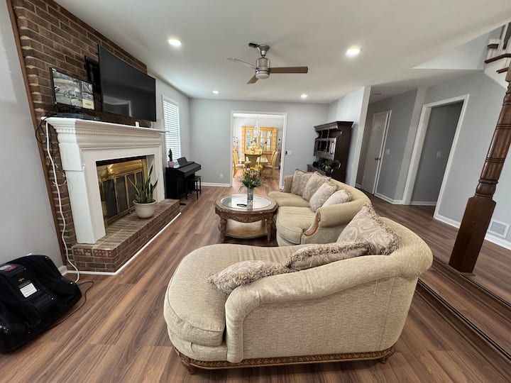 Spacious, Modern 3br/2.5ba Home - Stone Mountain, GA