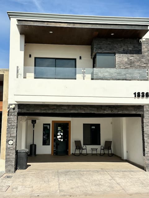 Modern house in a safe area and close to the airport