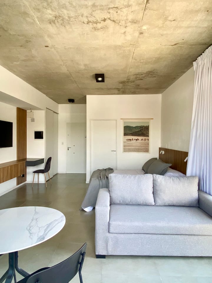 Departamento monoambiente con balcón y cochera en Villa Martelli