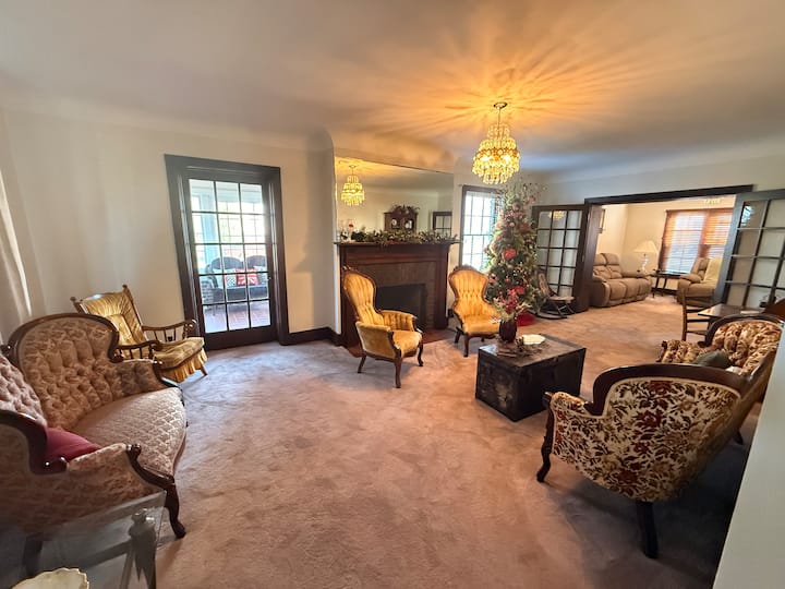 The Parker Settlement - Charming 1920s Home - Harrisburg, IL