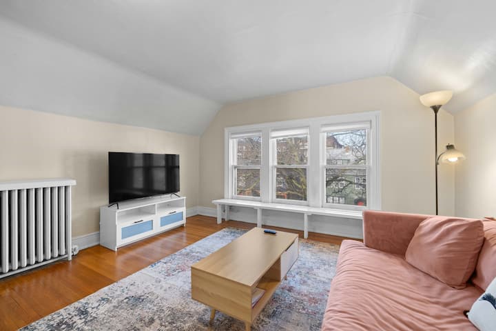 Urban Oasis In Trendy Elmwood Village – Walkable! - Buffalo, NY