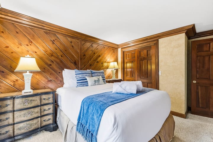 Отпуснете се в удобното двойно легло в третата спалня.