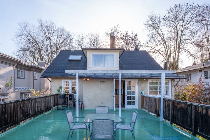 Cozy 5 Bedrooms Character Home Near Ubc - Vancouver