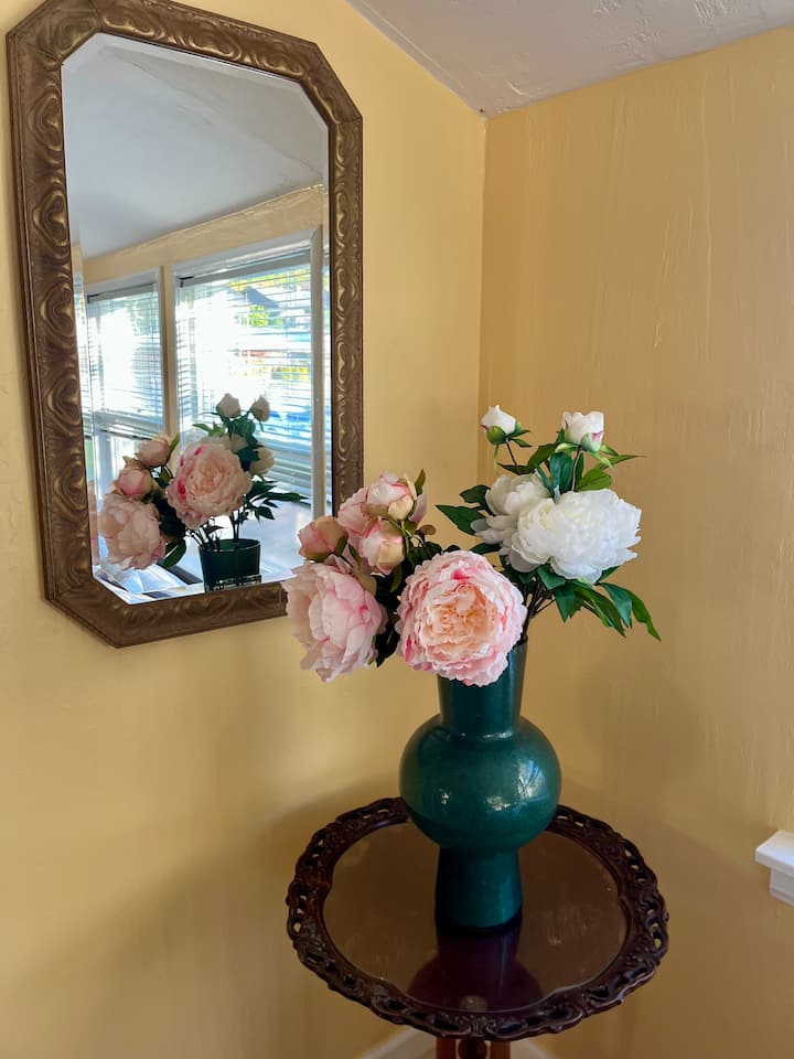 Sunny Mill Valley Studio - Mill Valley, CA