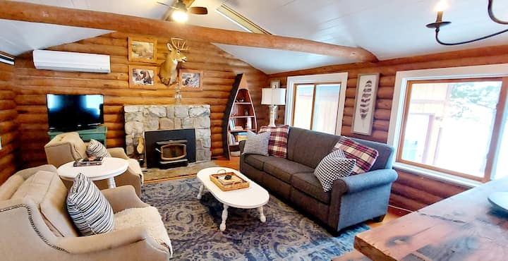 Ely Lakeshore Cabin: Your Northwoods Retreat - Ely, MN