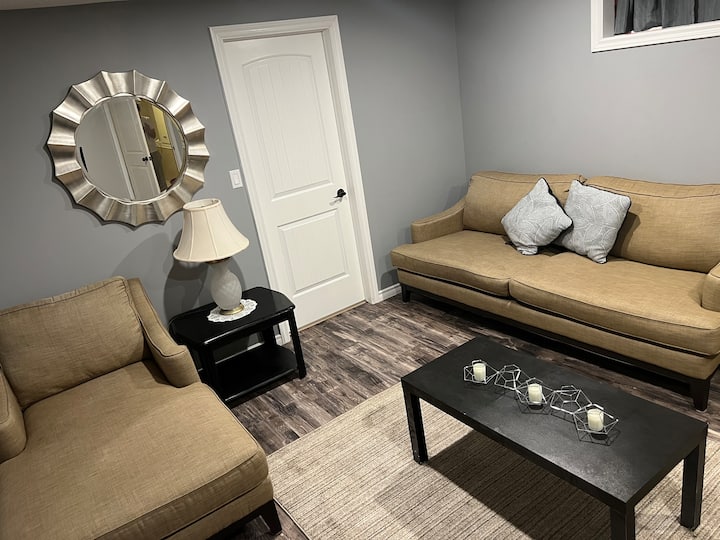 Spacious 1br Basement Suite + Den/office - London, Ontario