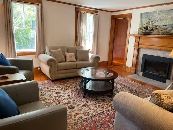 Somesville Village Historic Charmer. Sleeps 9 - Bar Harbor, ME