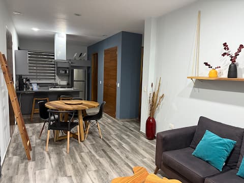 Successful Airbnb property: Modern apartment, 2 bedrooms. Close to LaPerla, C4 and Akron in Zapopan