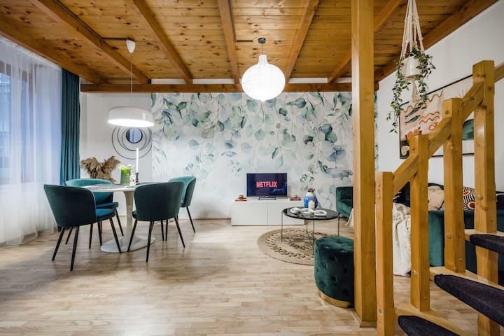 Walk To Opera & Gozsdu–4br Duplex &Private Terrace - Budapest