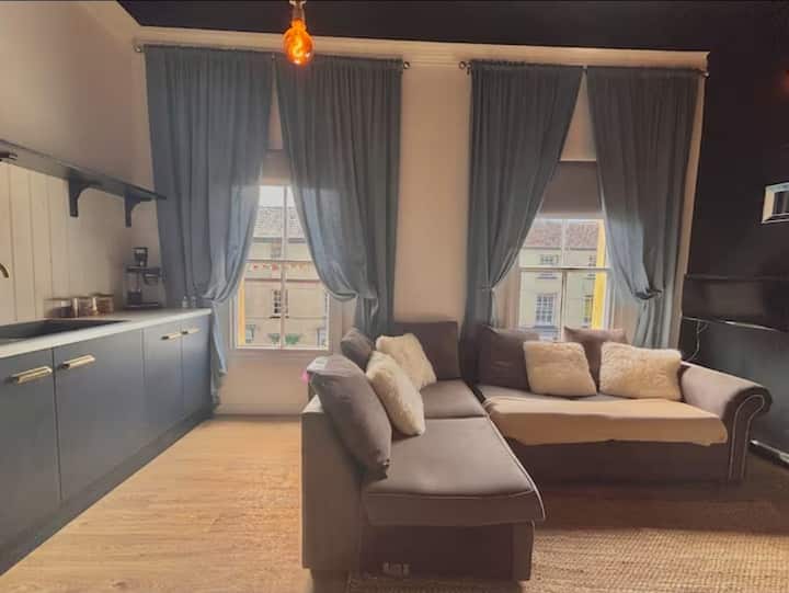 Flat 2 @ 9 Ship Street Brecon. Central Location - Brecon