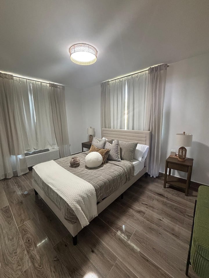 Соба со голем кревет 