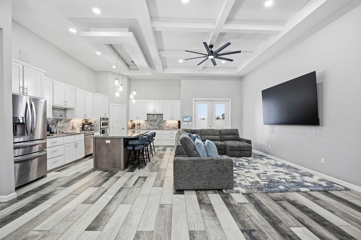 Top Airbnb: The Smart Home • Your Genius Living Experience in Edinburg