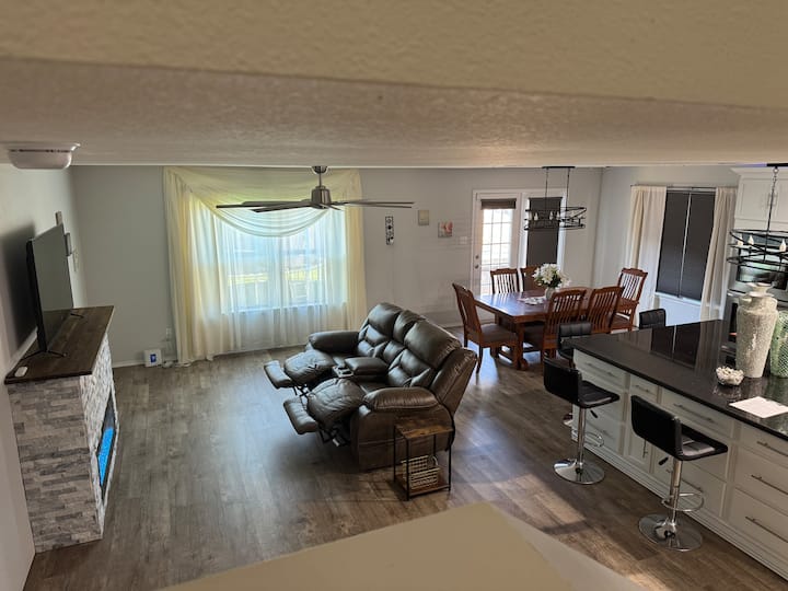 Queen Bed In A Private Room - Arlington, TX