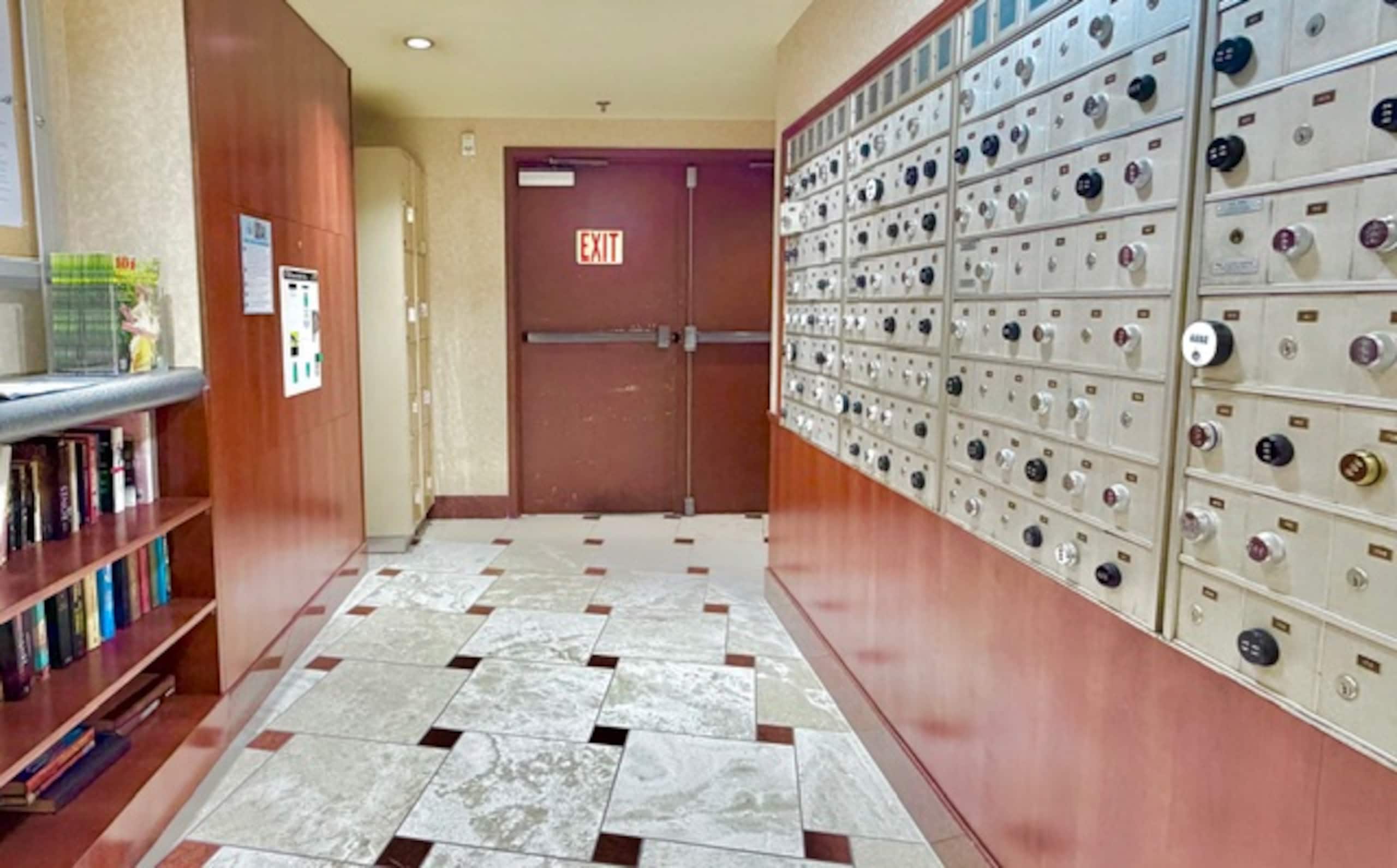 Condo in Honolulu · ★4.6 · Studio · 2 beds · 1 private bath - Image 15