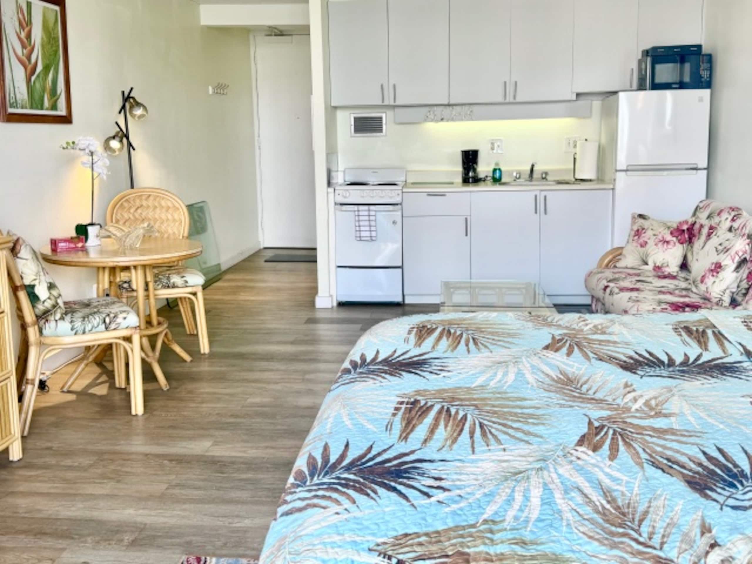 Condo in Honolulu · ★4.6 · Studio · 2 beds · 1 private bath - Image 7