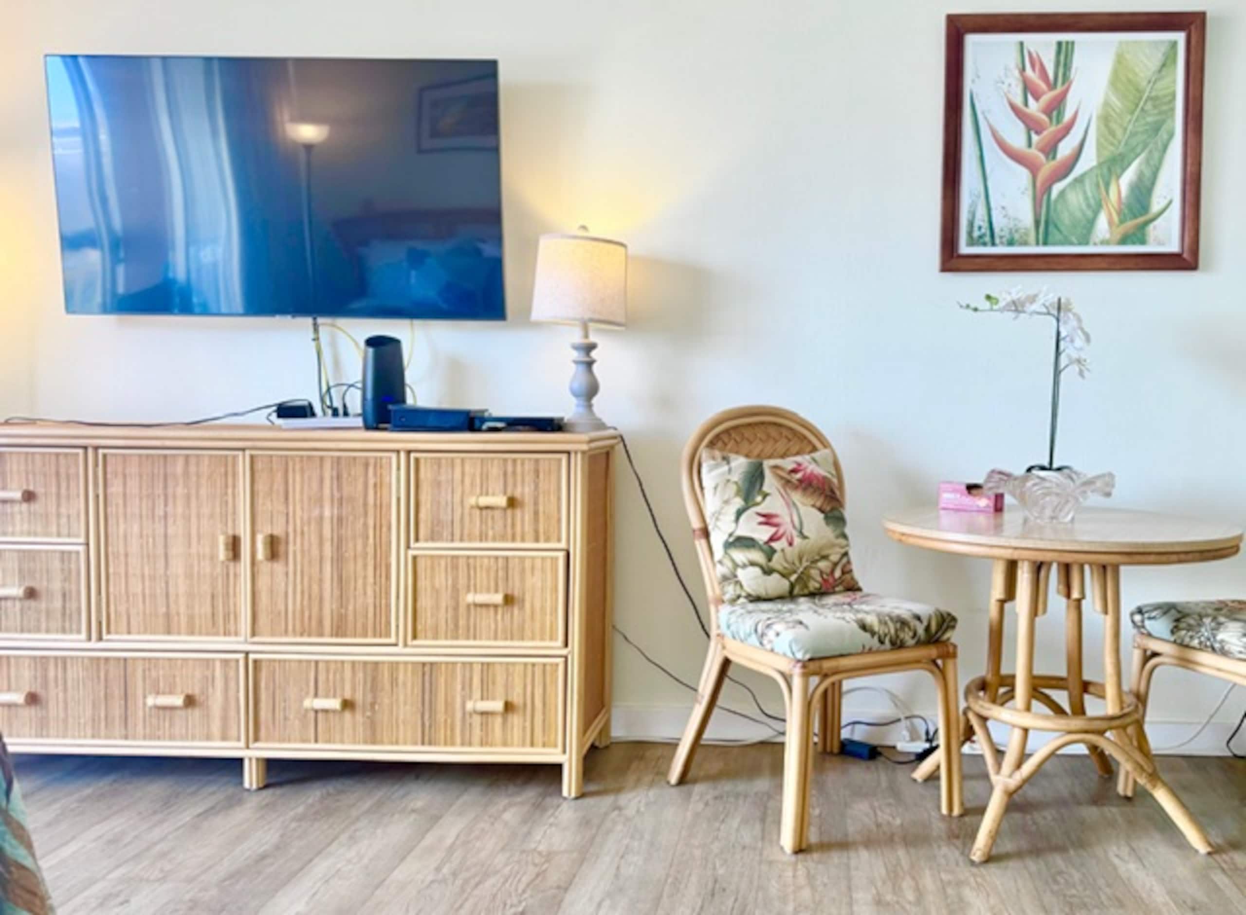 Condo in Honolulu · ★4.6 · Studio · 2 beds · 1 private bath - Image 2