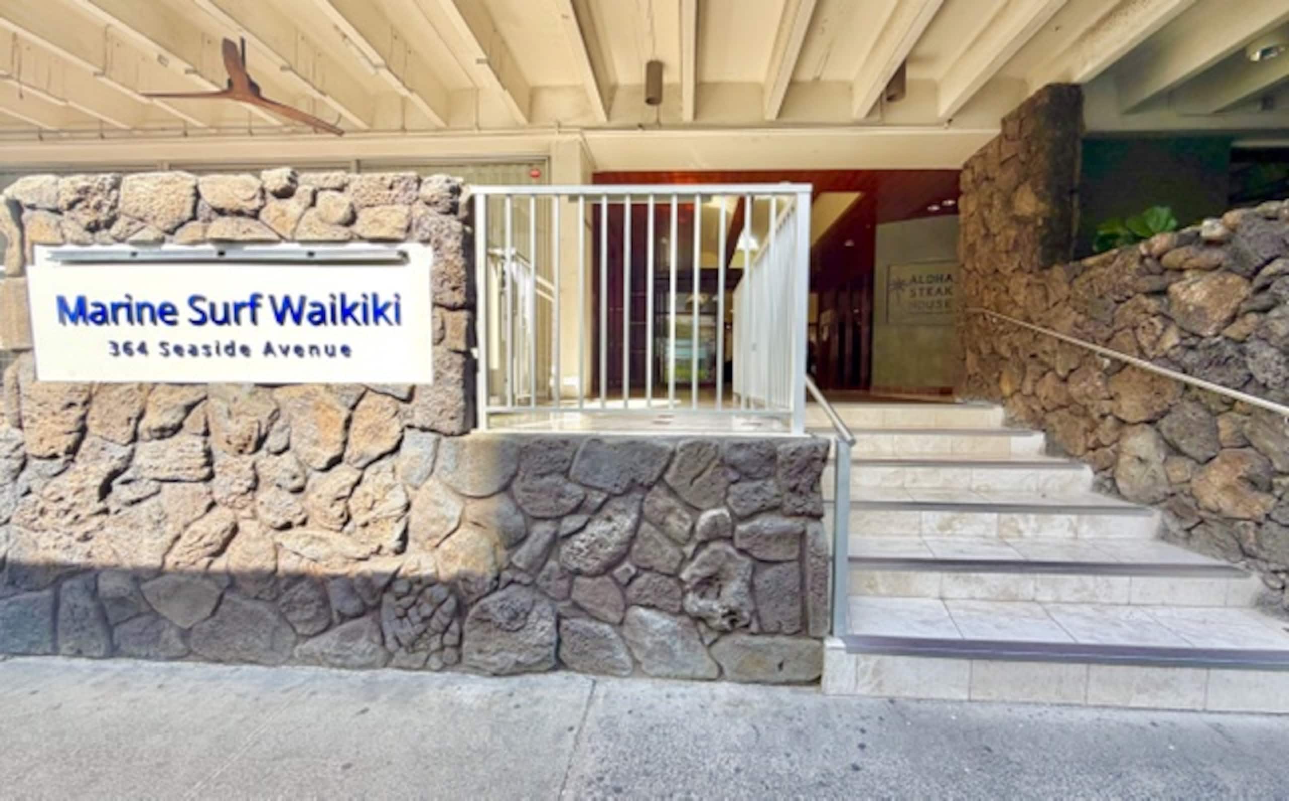 Condo in Honolulu · ★4.6 · Studio · 2 beds · 1 private bath - Image 17