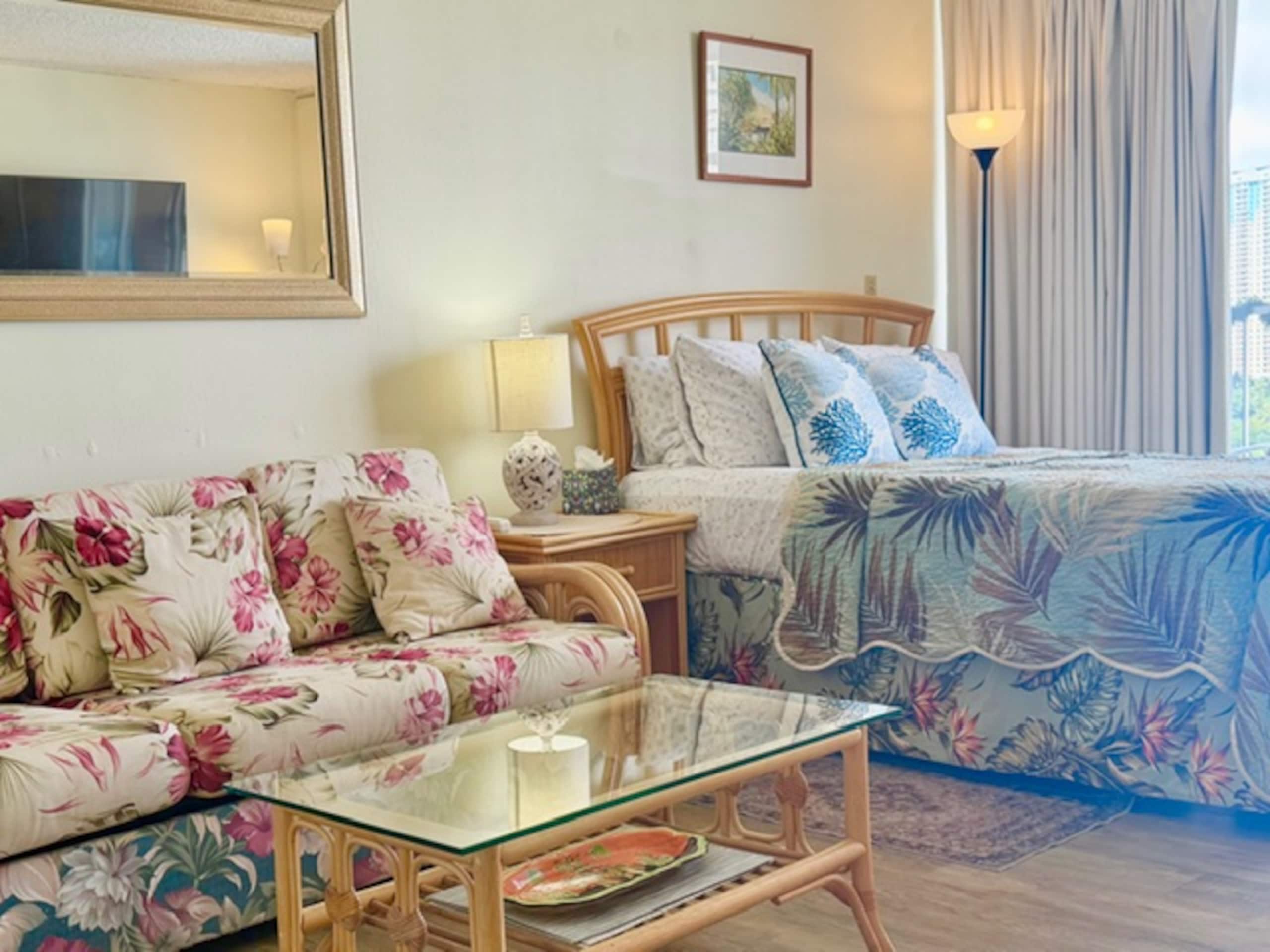 Condo in Honolulu · ★4.6 · Studio · 2 beds · 1 private bath - Image 3