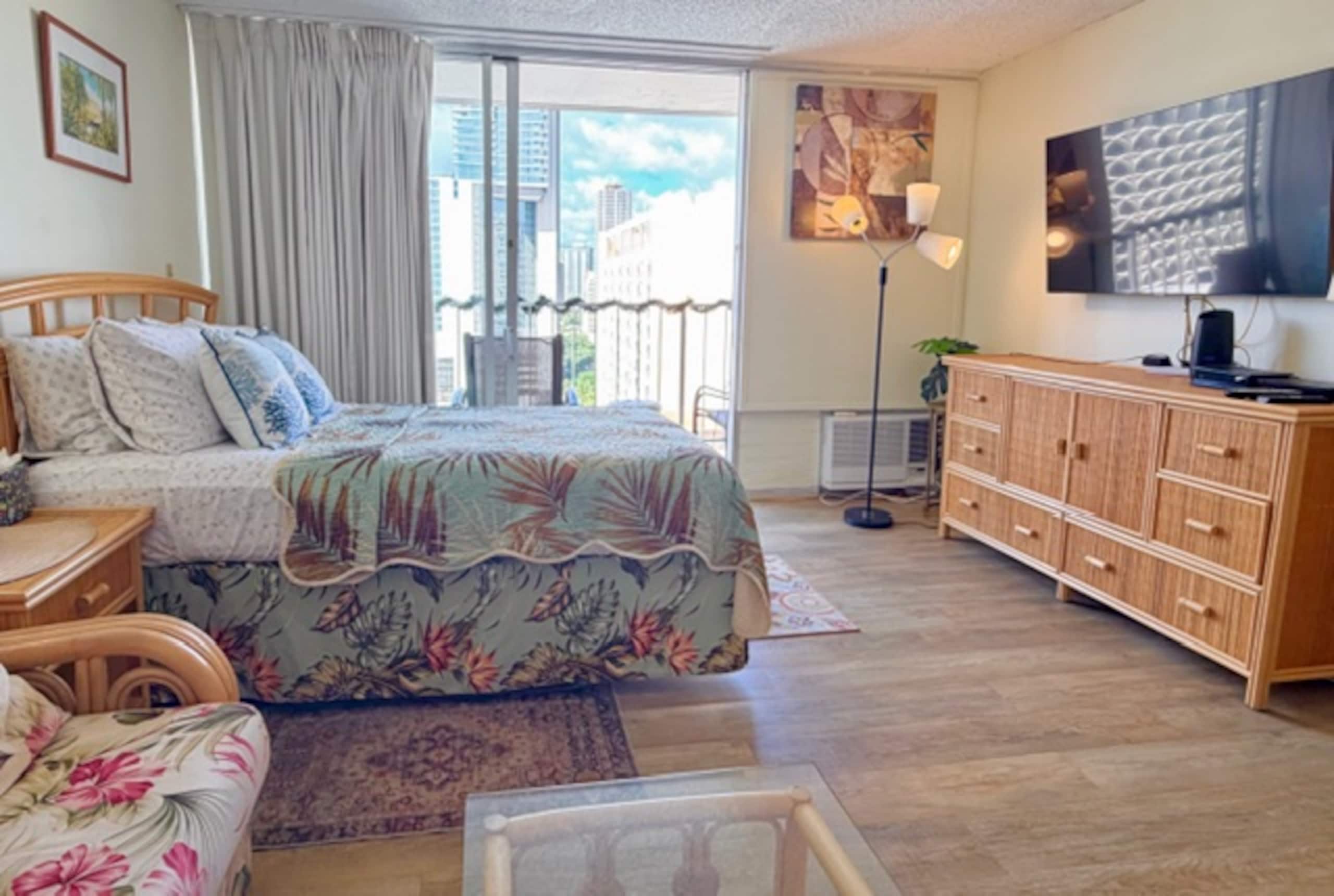 Condo in Honolulu · ★4.6 · Studio · 2 beds · 1 private bath - Image 26