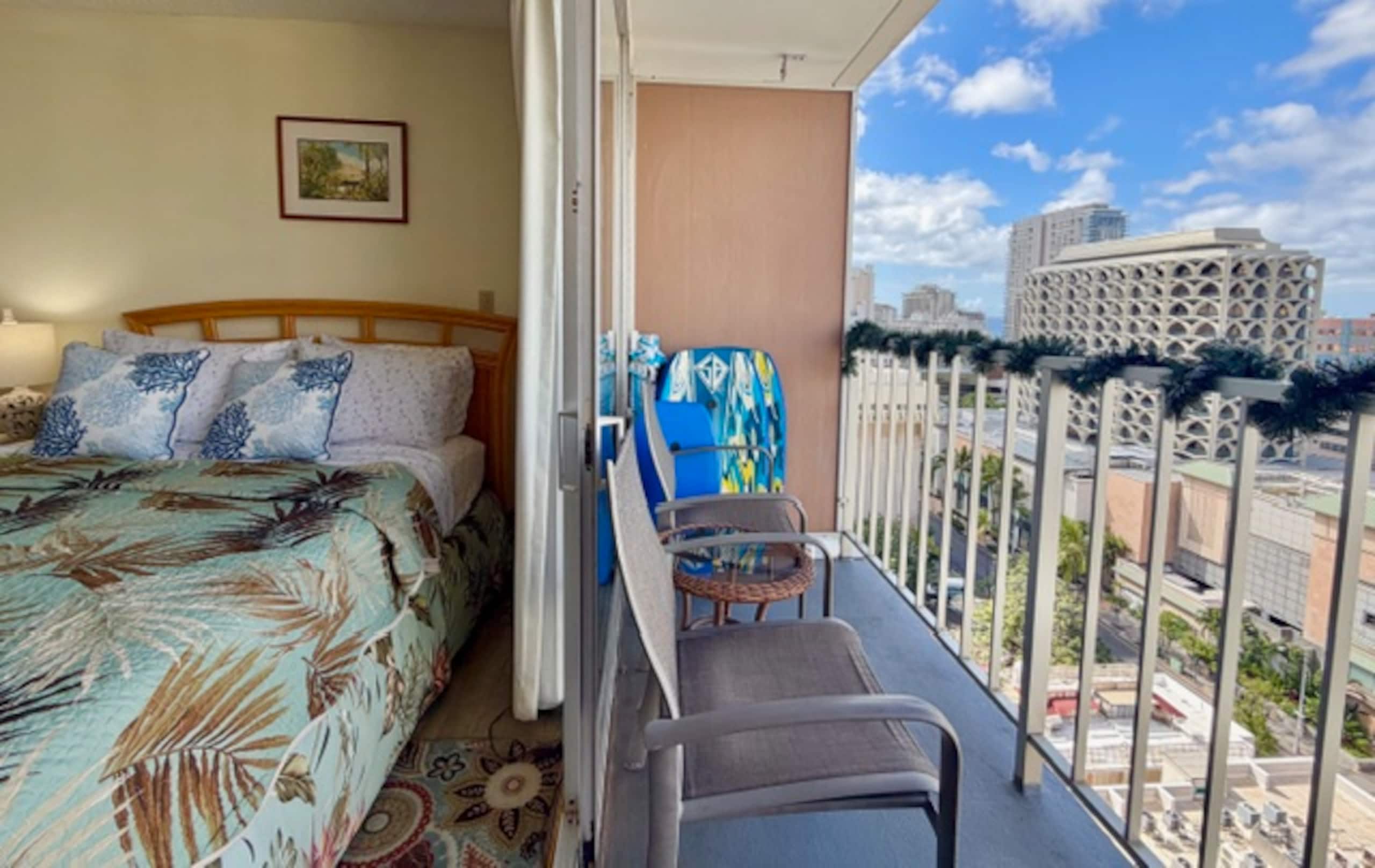 Condo in Honolulu · ★4.6 · Studio · 2 beds · 1 private bath - Image 13