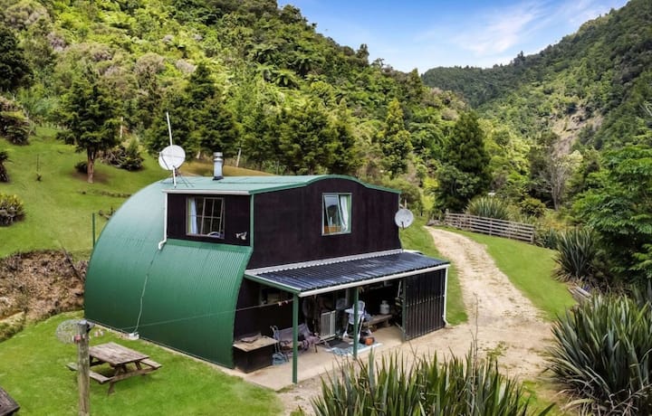 Bush Ranger Hut Te Awa Hut, Secluded Bush Hut near Motu Trail - Barns for Rent in ...