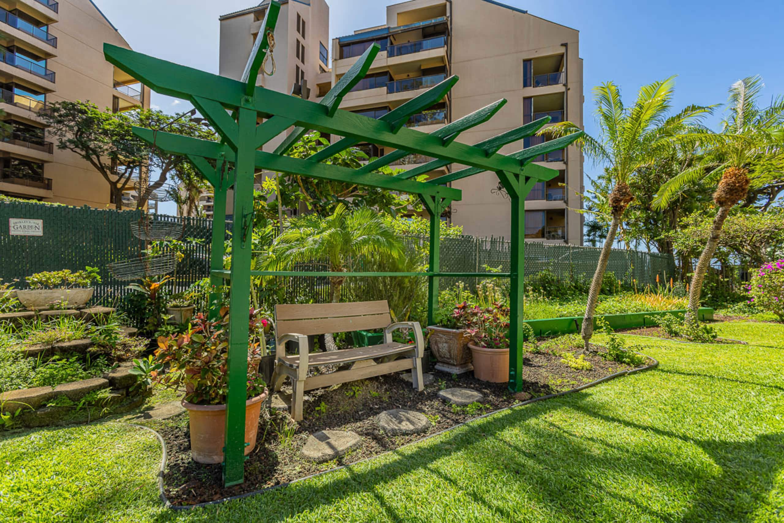 Condo in Lahaina · ★4.88 · 1 bedroom · 2 beds · 1 bath - Image 40