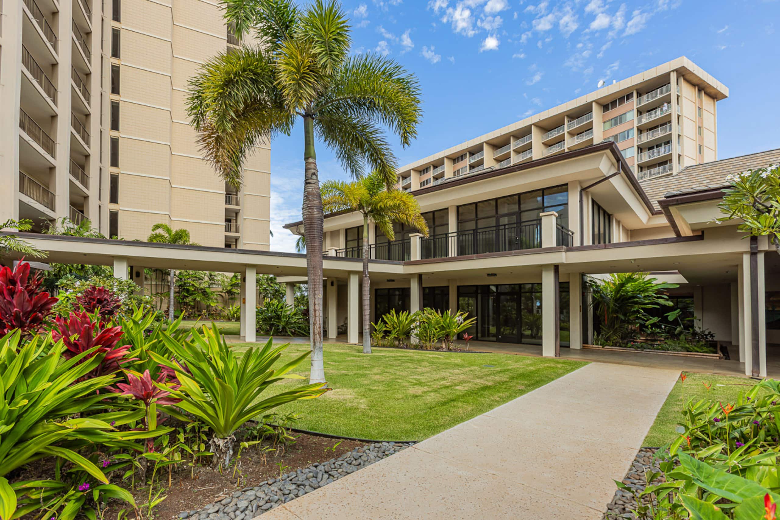 Condo in Lahaina · ★4.88 · 1 bedroom · 2 beds · 1 bath - Image 32