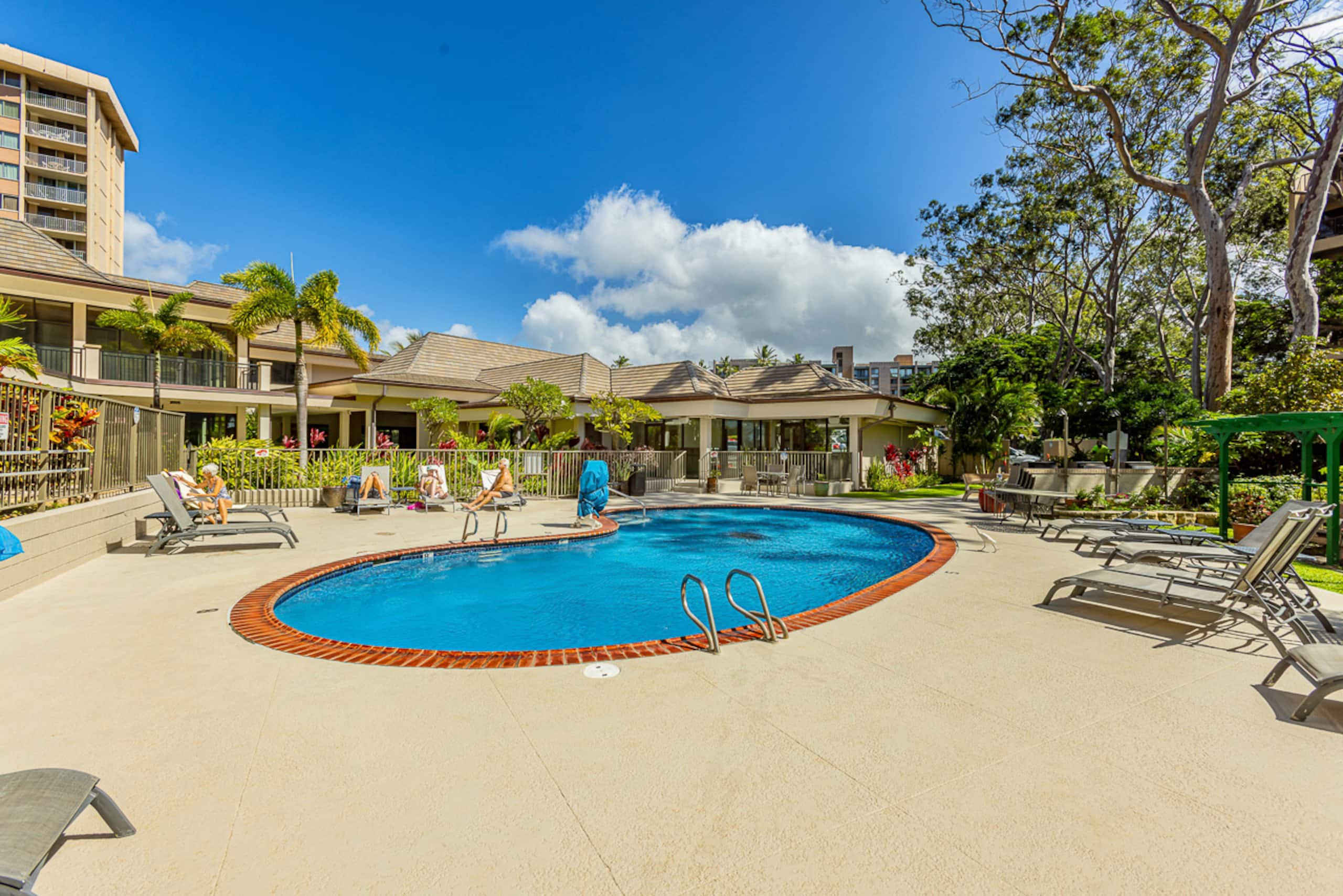 Condo in Lahaina · ★4.88 · 1 bedroom · 2 beds · 1 bath - Image 39