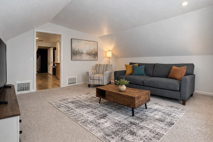 Charming Oshkosh Stay | Walk To Downtown - Oshkosh, WI