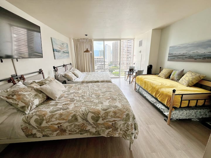 加大双人床、标准双人床和沙发床上的2张单人床垫 