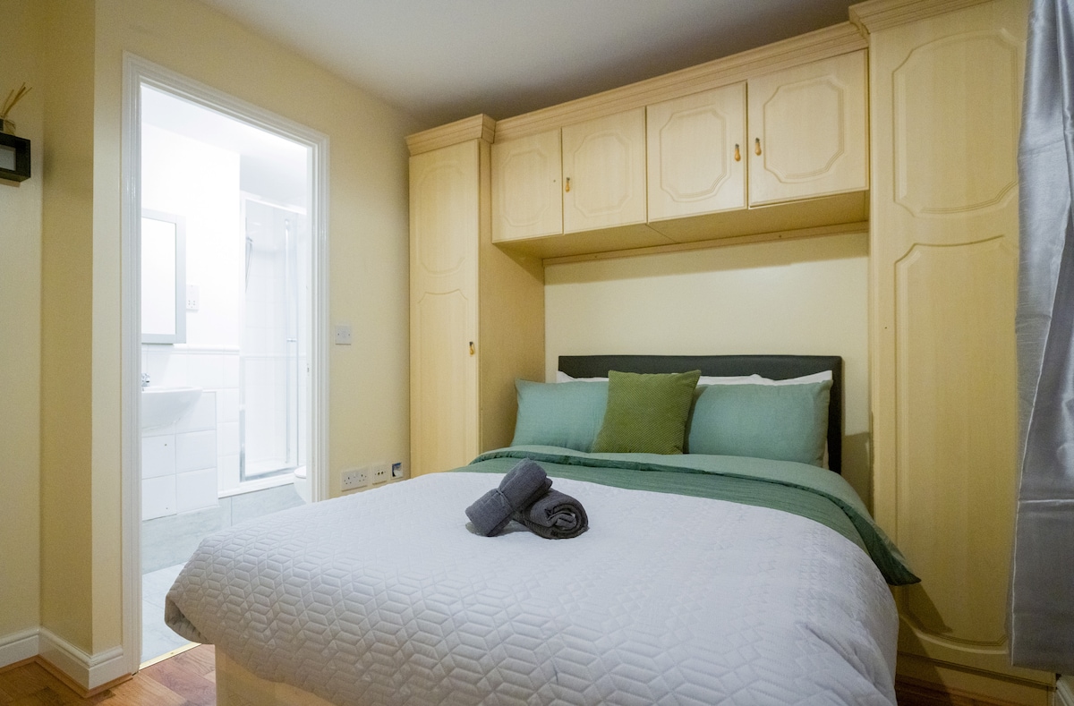 Een goede nachtrust wacht op je – ideaal voor gasten of werknemers.