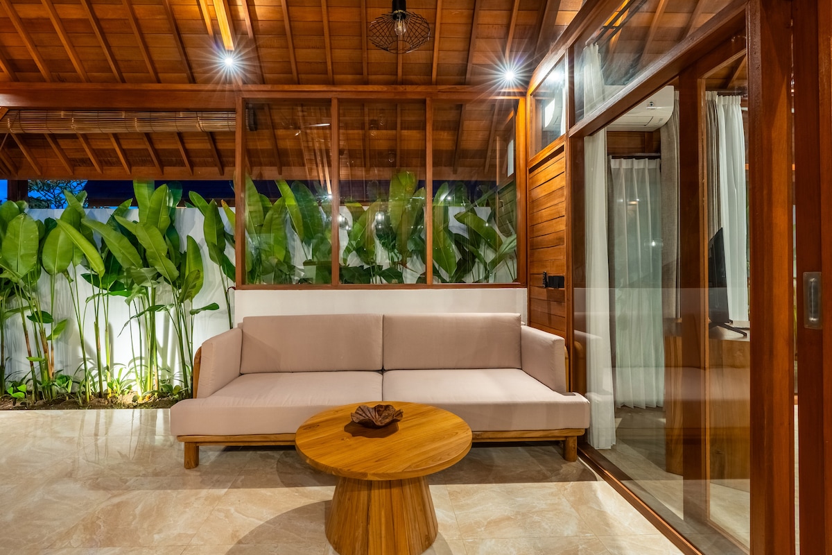 Home in Ubud · ★4.95 · 1 bedroom · 1 bed · 1 private bath，Airbnb 可比房源