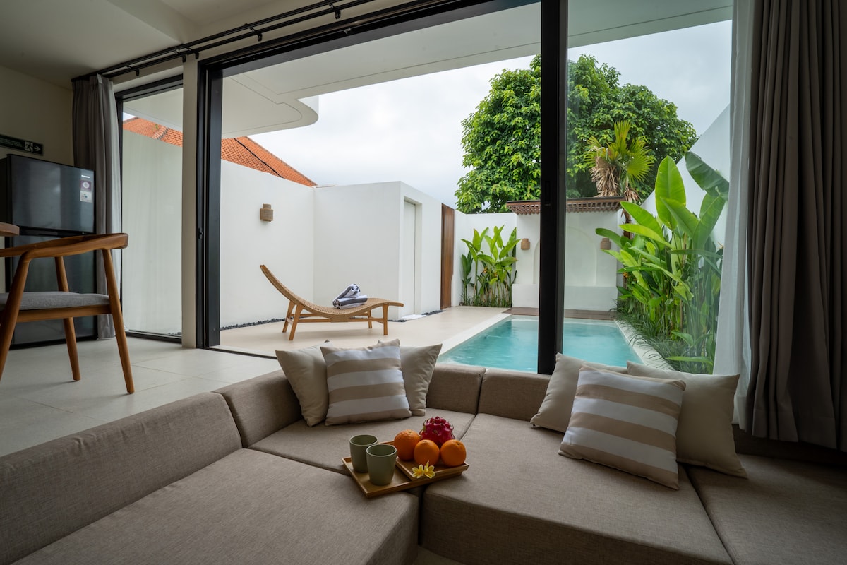 Villa in South Kuta · ★4.41 · 1 bedroom · 1 bed · 1 private bath, Airbnb karşılaştırması