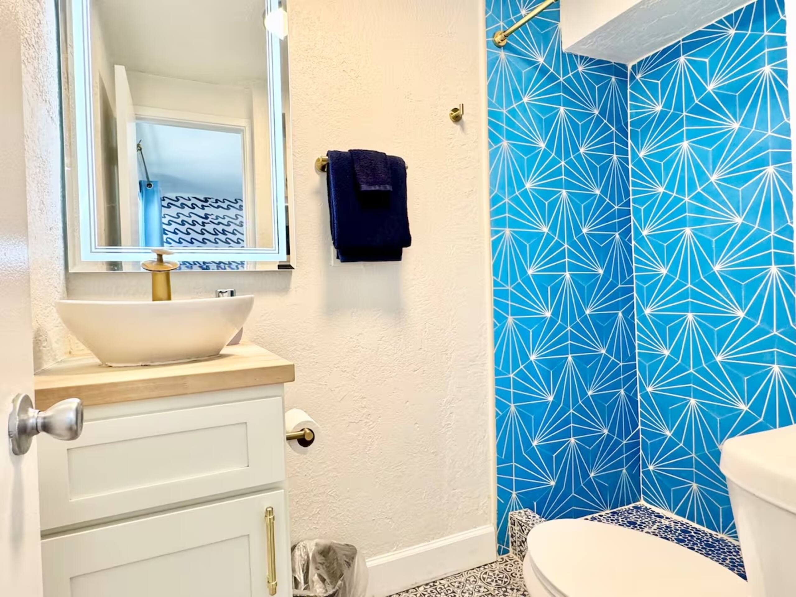 2 Bed/2 Bath Ocean View Penthouse in Waikiki - Image 11