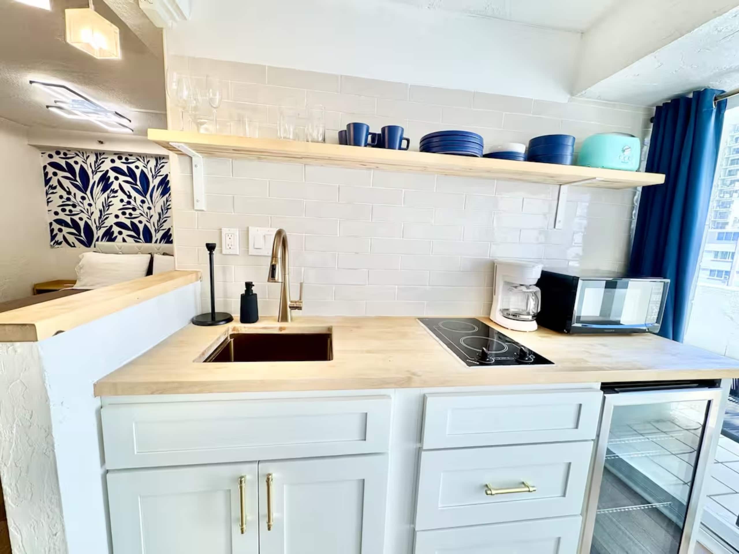 2 Bed/2 Bath Ocean View Penthouse in Waikiki - Image 4