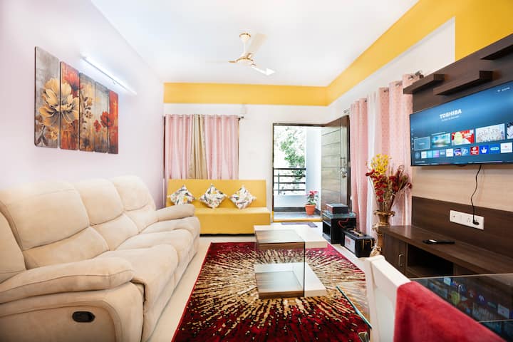 Blossom 101 Susan Homestay Lift Ac With Garden - 벵갈루루