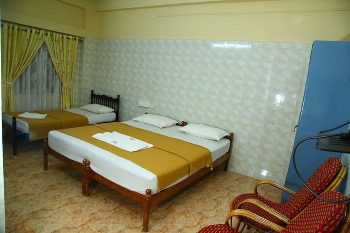 Hotel Lake Palace Super Deluxe Room - Kumarakom