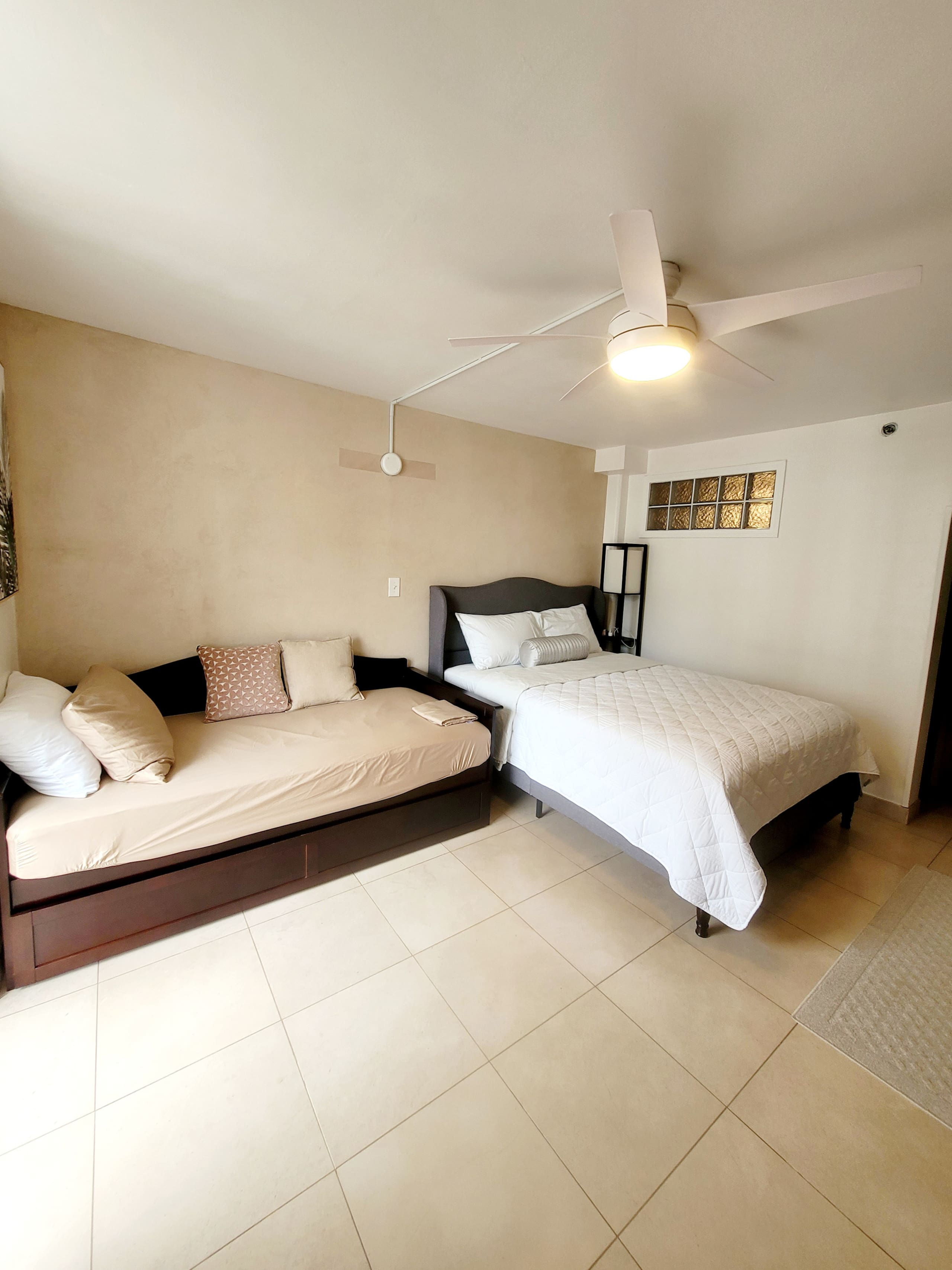 Condo in Honolulu · ★4.97 · Studio · 2 beds · 1 private bath - Image 8