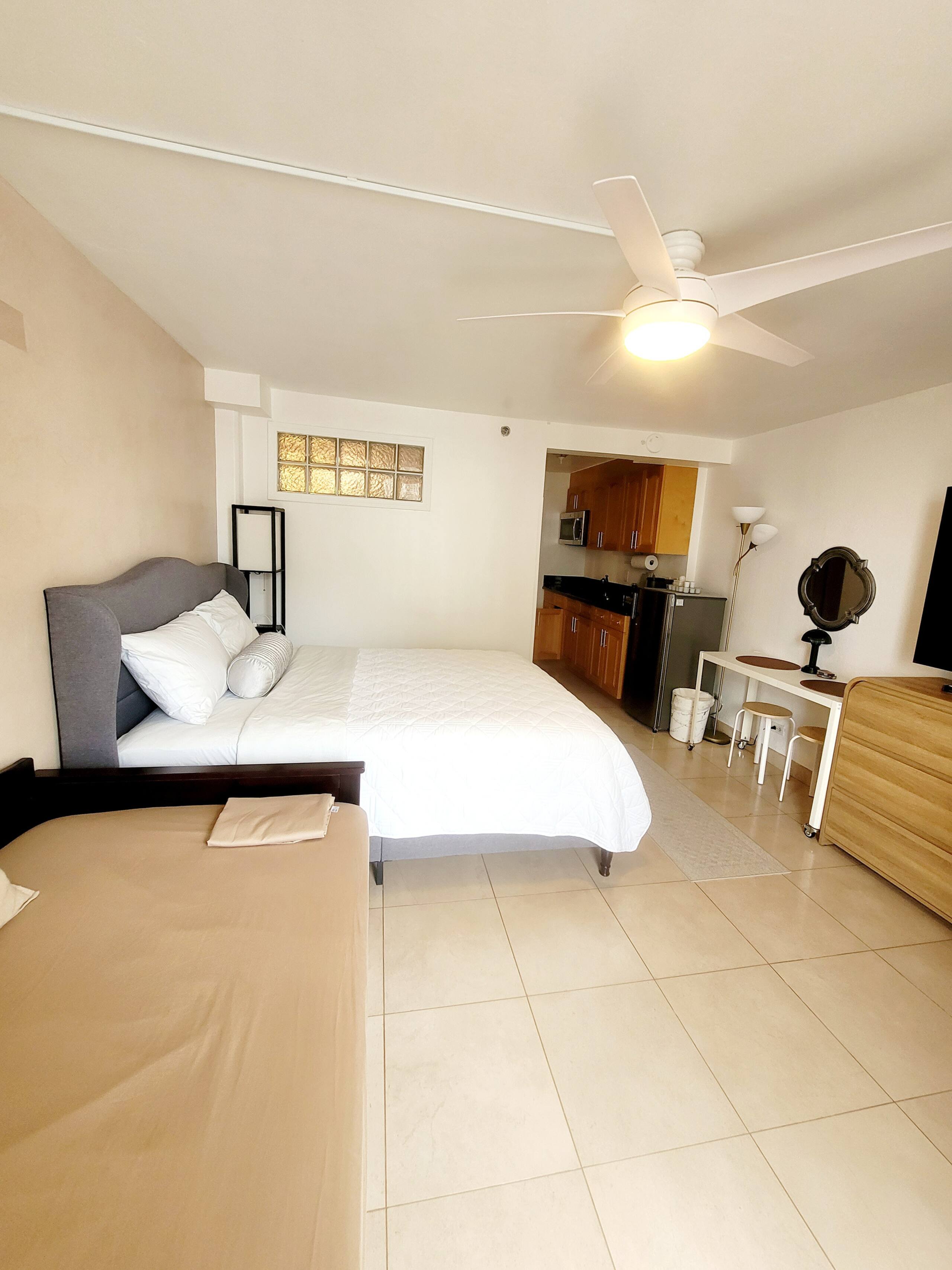Condo in Honolulu · ★4.97 · Studio · 2 beds · 1 private bath - Image 10