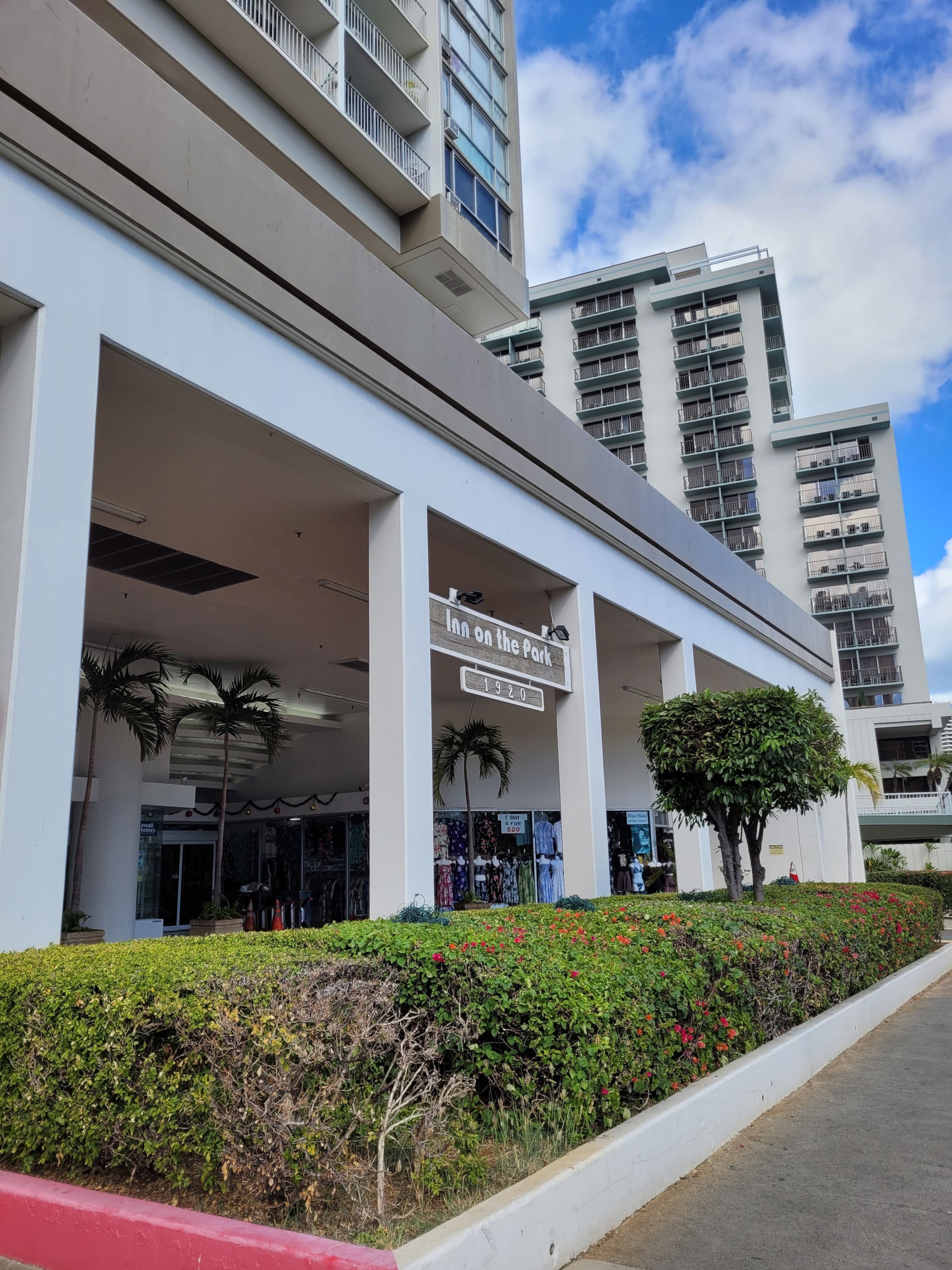Condo in Honolulu · ★4.97 · Studio · 2 beds · 1 private bath - Image 32