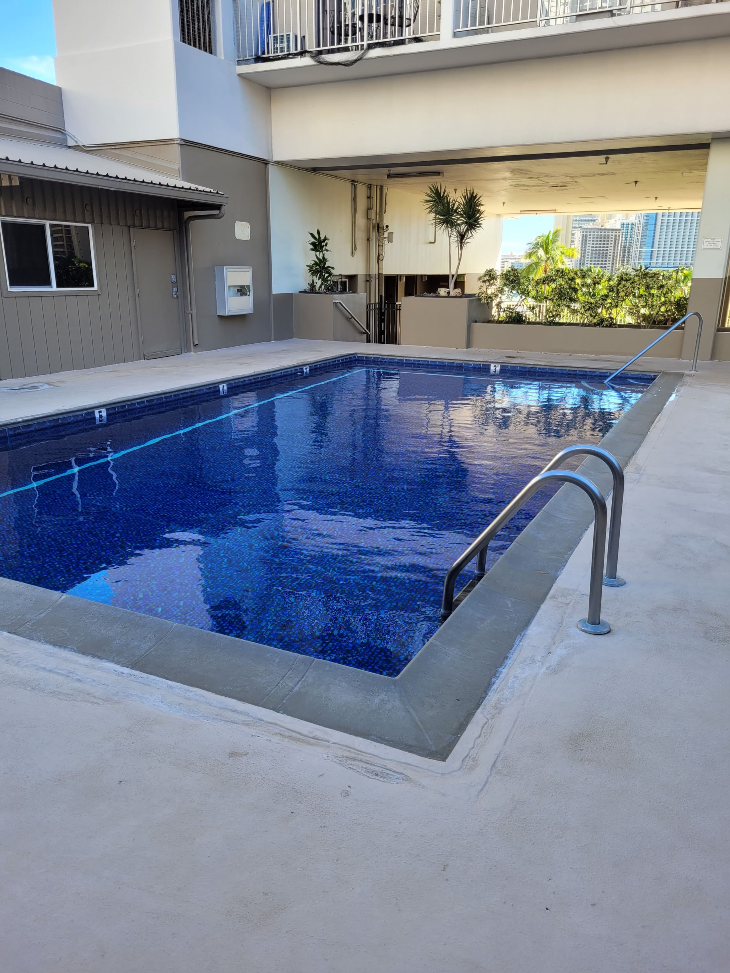 Condo in Honolulu · ★4.97 · Studio · 2 beds · 1 private bath - Image 36