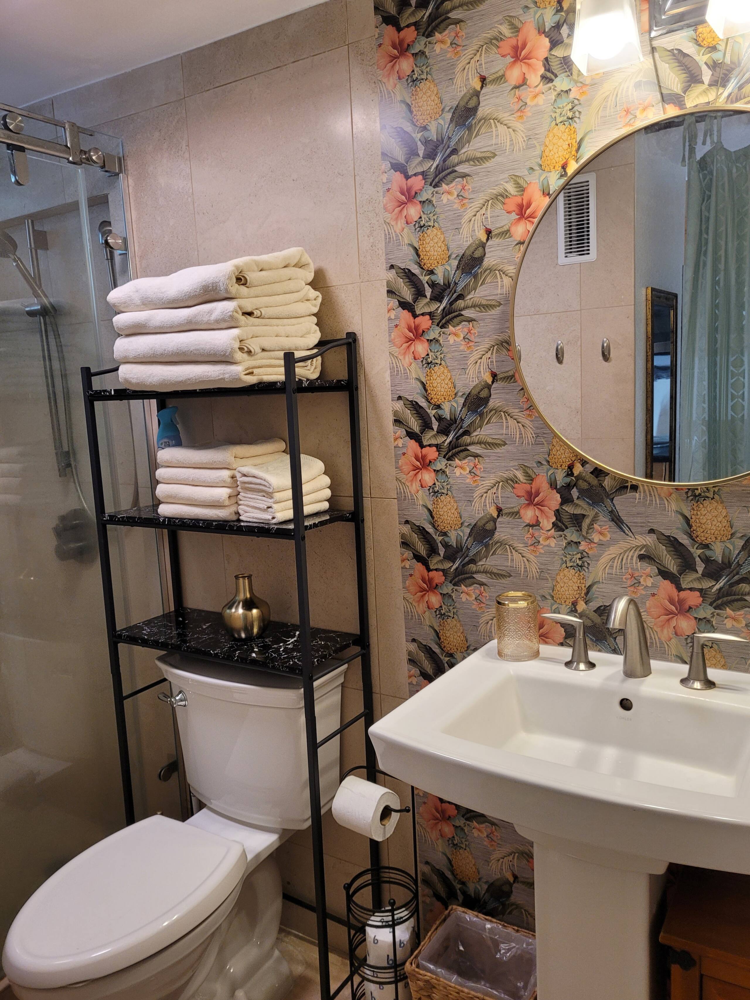 Condo in Honolulu · ★4.97 · Studio · 2 beds · 1 private bath - Image 18