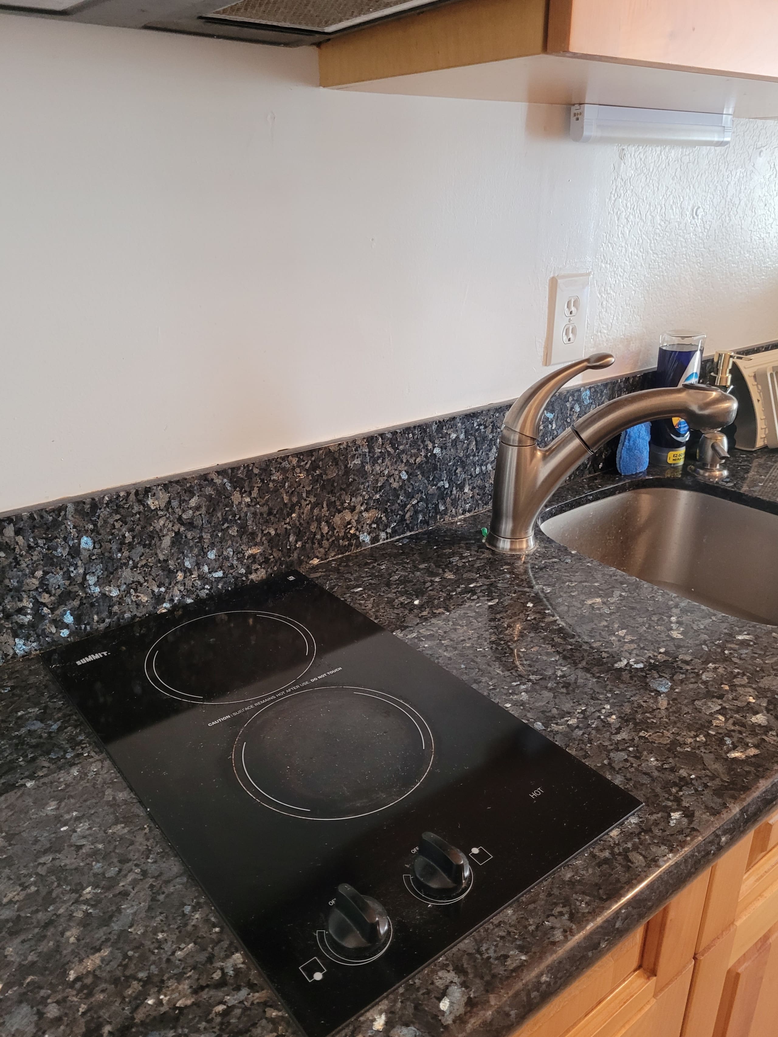 Condo in Honolulu · ★4.97 · Studio · 2 beds · 1 private bath - Image 12