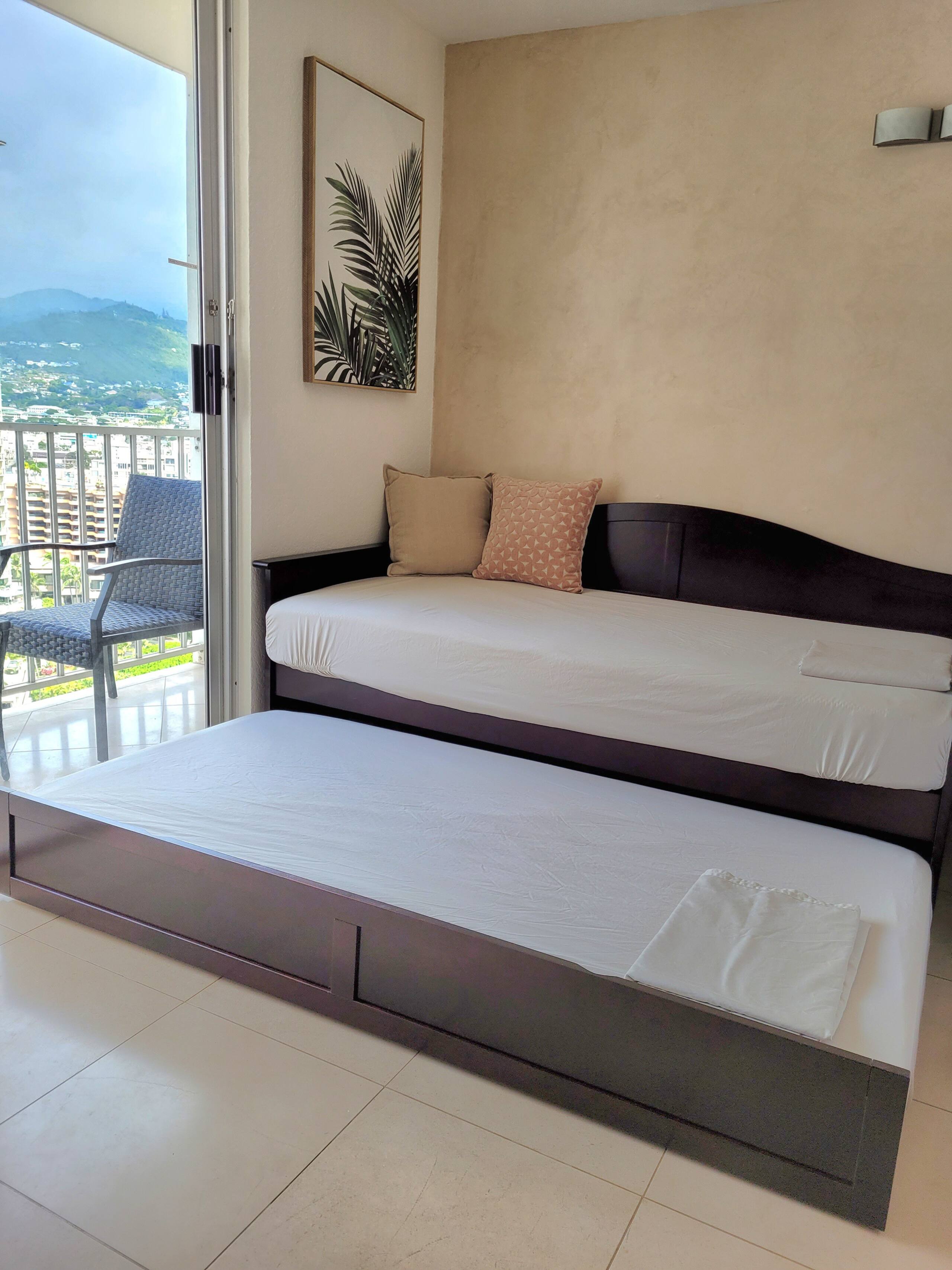 Condo in Honolulu · ★4.97 · Studio · 2 beds · 1 private bath - Image 3